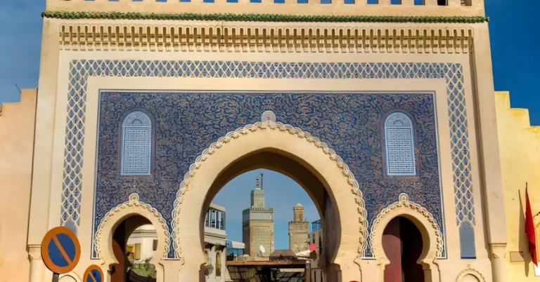Is Fes medina safe for solo female travellers walking near Bab Boujloud Blue Gate