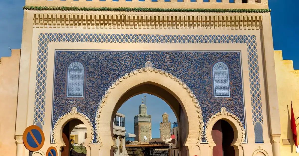 Is Fes medina safe for solo female travellers walking near Bab Boujloud Blue Gate